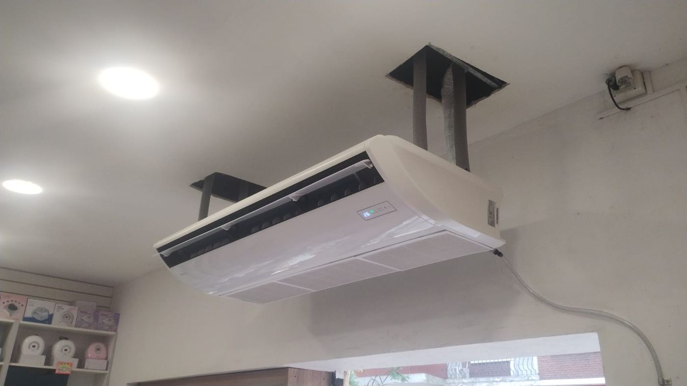 Instalación de equipo de techo
